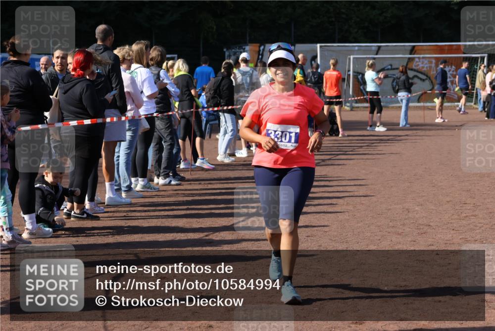 27.09.2026 - 35. Volkslauf durch das schöne Alstertal Strokosch-Dieckow http://msf.ph/oto/10584994 27.09.2026 11:48:45 Ziel 1483, 3301 meine-sportfotos.de