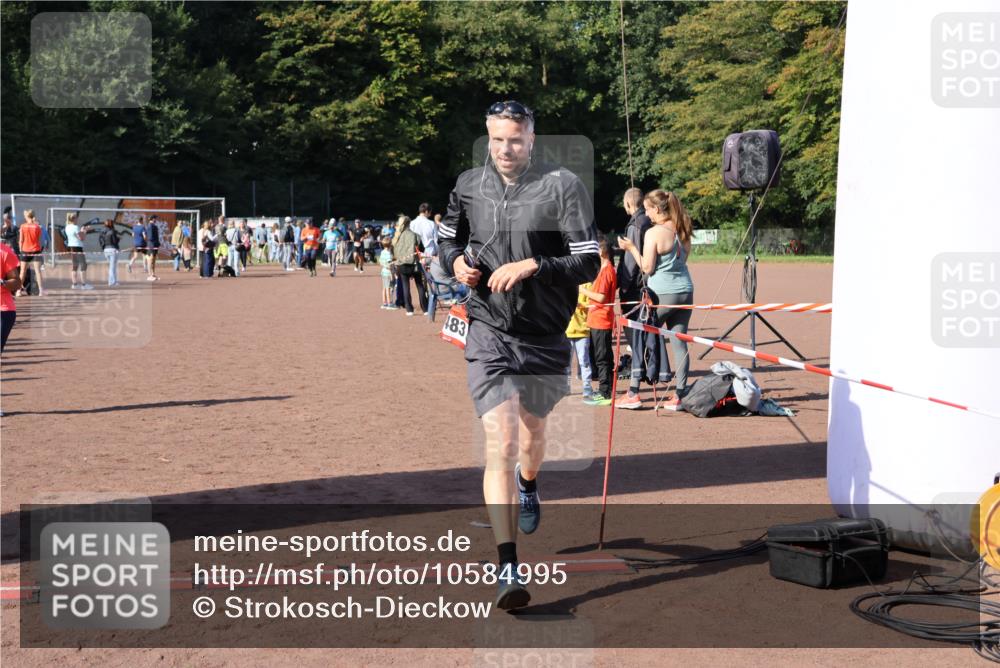 27.09.2026 - 35. Volkslauf durch das schöne Alstertal Strokosch-Dieckow http://msf.ph/oto/10584995 27.09.2026 11:48:43 Ziel 1483, 3301 meine-sportfotos.de
