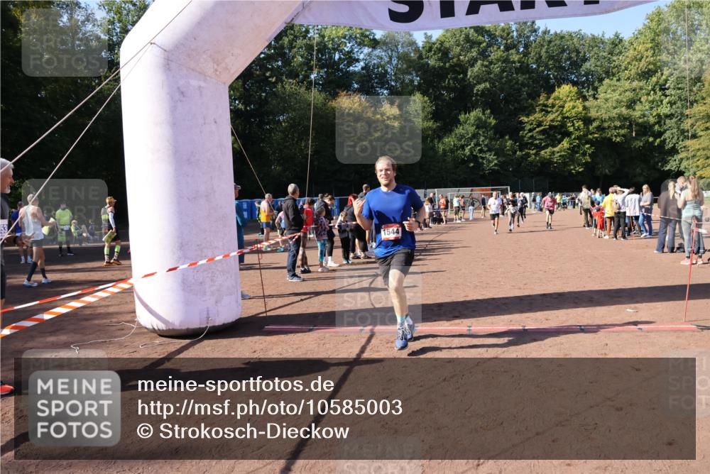 27.09.2026 - 35. Volkslauf durch das schöne Alstertal Strokosch-Dieckow http://msf.ph/oto/10585003 27.09.2026 11:50:07 Ziel 1449, 1515, 1544, 3043, 3044, 3193 meine-sportfotos.de