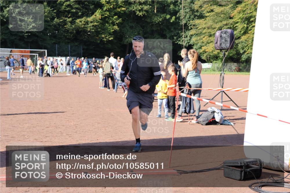 27.09.2026 - 35. Volkslauf durch das schöne Alstertal Strokosch-Dieckow http://msf.ph/oto/10585011 27.09.2026 11:48:43 Ziel 1483, 3301 meine-sportfotos.de