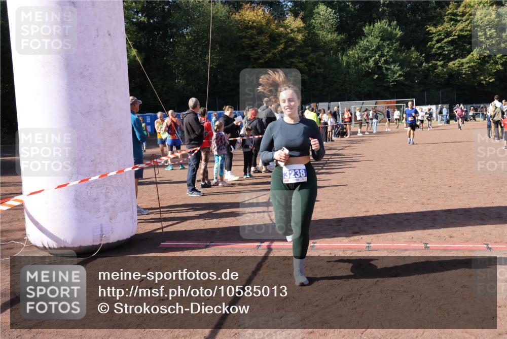 27.09.2026 - 35. Volkslauf durch das schöne Alstertal Strokosch-Dieckow http://msf.ph/oto/10585013 27.09.2026 11:50:02 Ziel 1544, 2422, 3156, 3238 meine-sportfotos.de
