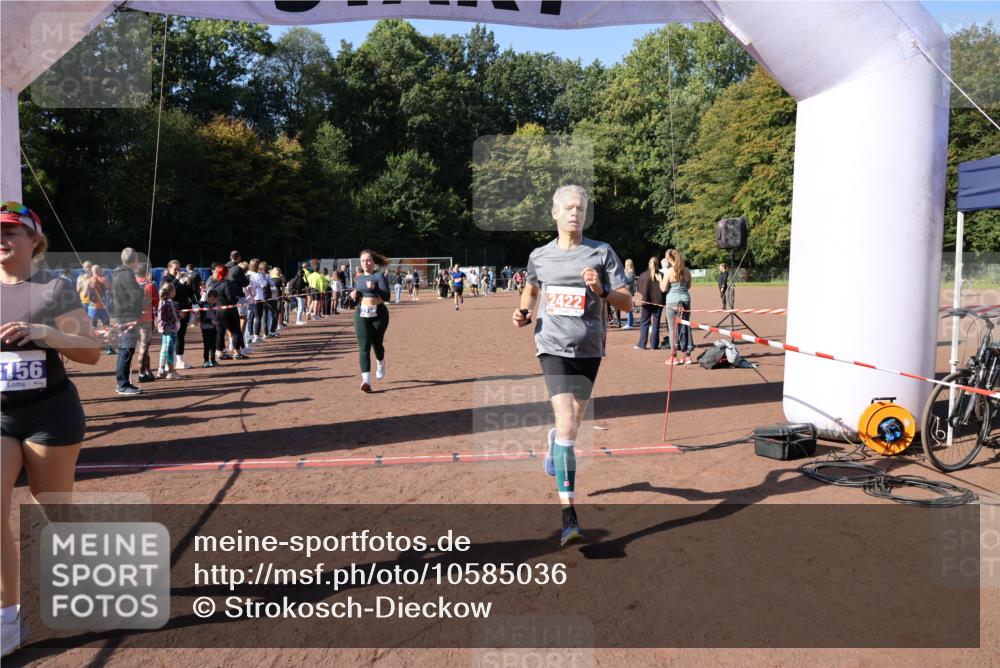 27.09.2026 - 35. Volkslauf durch das schöne Alstertal Strokosch-Dieckow http://msf.ph/oto/10585036 27.09.2026 11:50:00 Ziel 1544, 2422, 3156, 3238 meine-sportfotos.de
