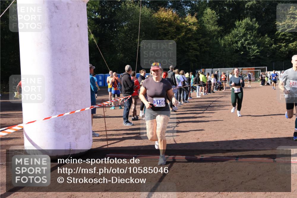 27.09.2026 - 35. Volkslauf durch das schöne Alstertal Strokosch-Dieckow http://msf.ph/oto/10585046 27.09.2026 11:49:59 Ziel 1544, 2422, 3156, 3238 meine-sportfotos.de