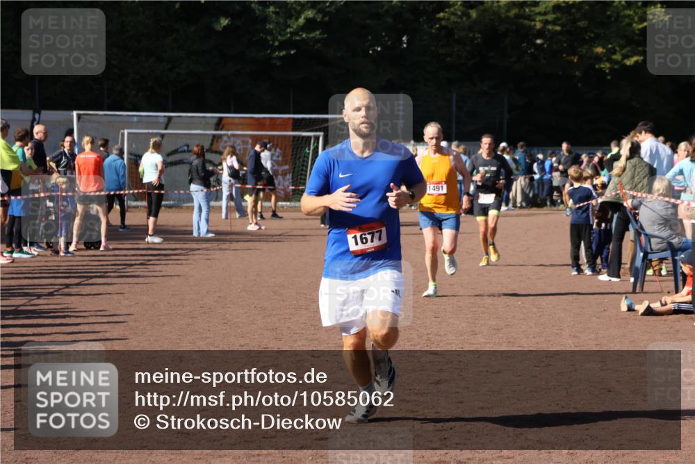 27.09.2026 - 35. Volkslauf durch das schöne Alstertal Strokosch-Dieckow http://msf.ph/oto/10585062 27.09.2026 11:48:29 Ziel 1491, 1677, 2438, 2980 meine-sportfotos.de