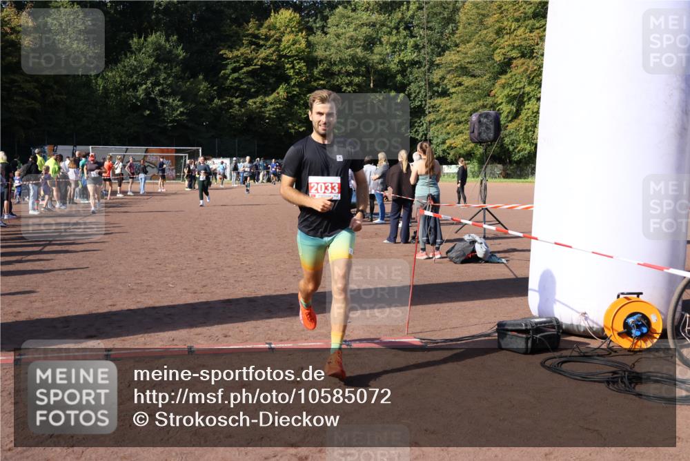 27.09.2026 - 35. Volkslauf durch das schöne Alstertal Strokosch-Dieckow http://msf.ph/oto/10585072 27.09.2026 11:49:53 Ziel 2033, 2422, 3156, 3223, 3238 meine-sportfotos.de