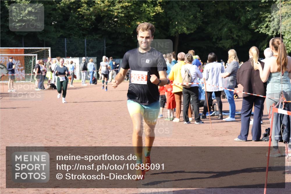 27.09.2026 - 35. Volkslauf durch das schöne Alstertal Strokosch-Dieckow http://msf.ph/oto/10585091 27.09.2026 11:49:52 Ziel 2033, 2422, 3156, 3223 meine-sportfotos.de