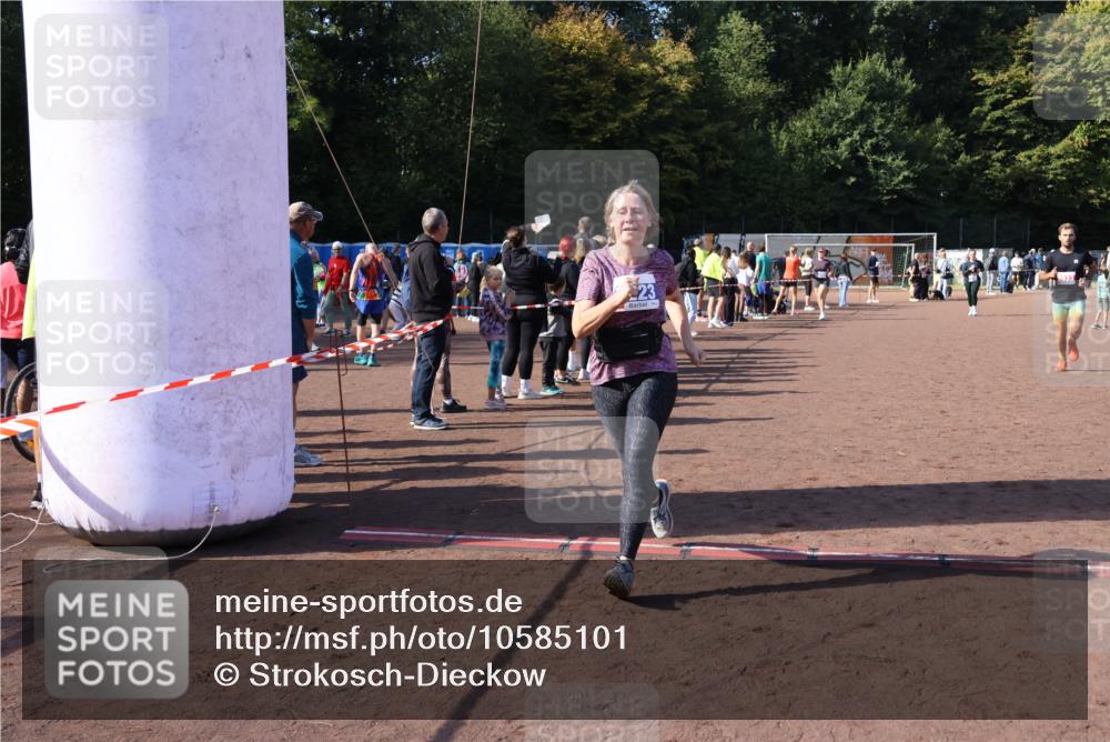 27.09.2026 - 35. Volkslauf durch das schöne Alstertal Strokosch-Dieckow http://msf.ph/oto/10585101 27.09.2026 11:49:50 Ziel 1506, 2033, 3223 meine-sportfotos.de