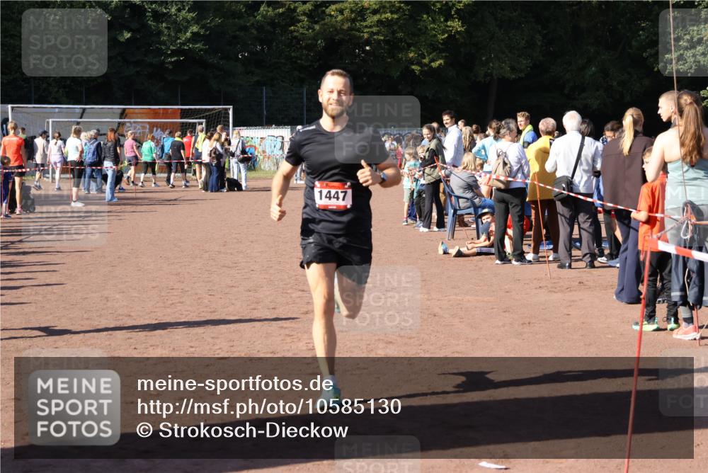 27.09.2026 - 35. Volkslauf durch das schöne Alstertal Strokosch-Dieckow http://msf.ph/oto/10585130 27.09.2026 11:48:02 Ziel 1447, 1494 meine-sportfotos.de