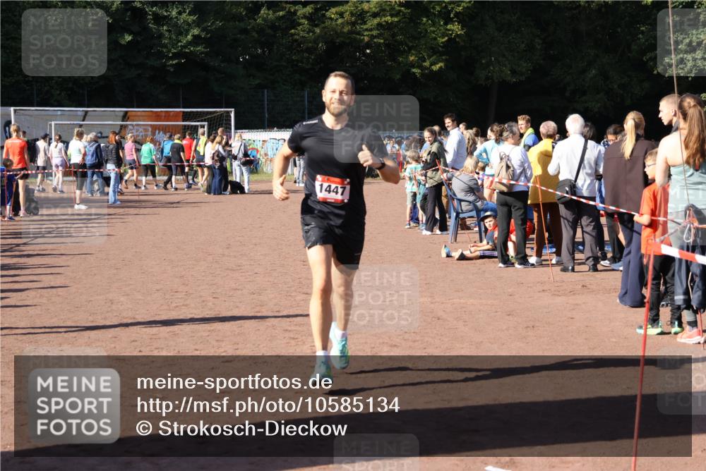 27.09.2026 - 35. Volkslauf durch das schöne Alstertal Strokosch-Dieckow http://msf.ph/oto/10585134 27.09.2026 11:48:02 Ziel 1447, 1494 meine-sportfotos.de