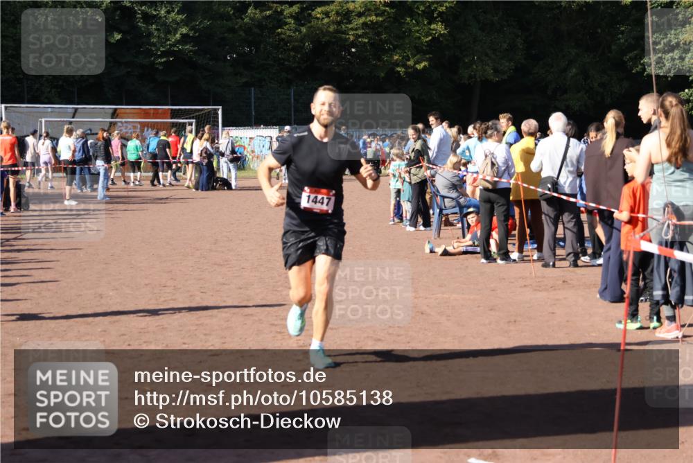 27.09.2026 - 35. Volkslauf durch das schöne Alstertal Strokosch-Dieckow http://msf.ph/oto/10585138 27.09.2026 11:48:02 Ziel 1447, 1494 meine-sportfotos.de
