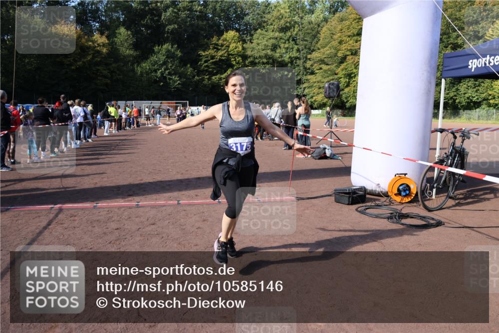 27.09.2026 - 35. Volkslauf durch das schöne Alstertal Strokosch-Dieckow http://msf.ph/oto/10585146 27.09.2026 11:49:41 Ziel 1506, 3175, 3223 meine-sportfotos.de