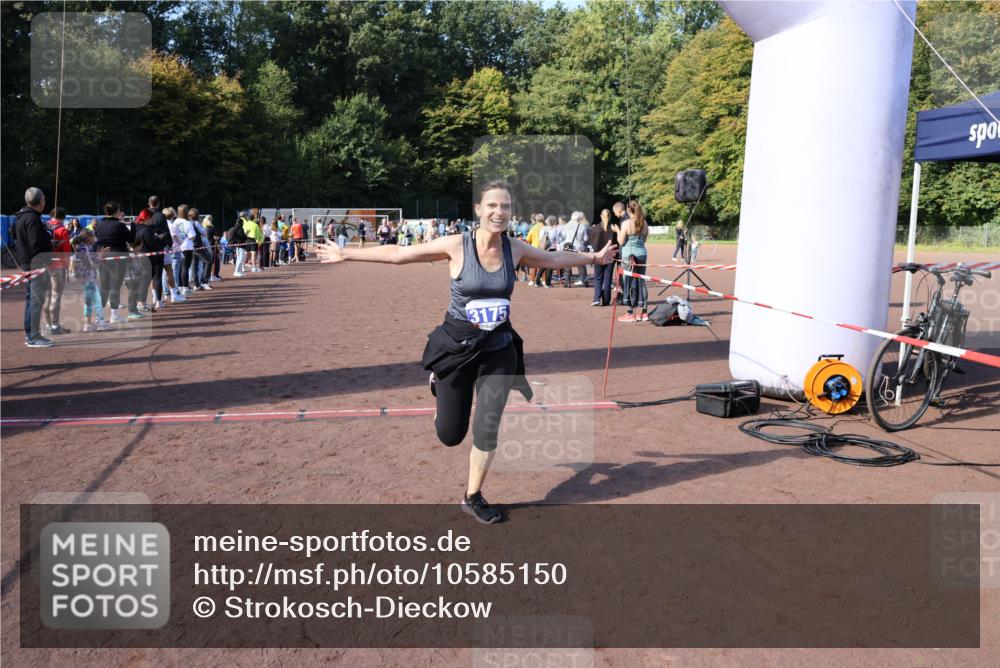 27.09.2026 - 35. Volkslauf durch das schöne Alstertal Strokosch-Dieckow http://msf.ph/oto/10585150 27.09.2026 11:49:41 Ziel 1506, 3175, 3223 meine-sportfotos.de