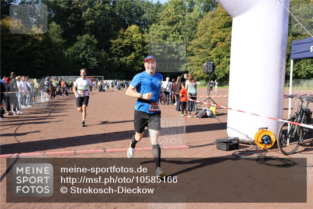 27.09.2026 - 35. Volkslauf durch das schöne Alstertal Strokosch-Dieckow http://msf.ph/oto/10585166 27.09.2026 11:47:51 Ziel 1479, 1501 meine-sportfotos.de