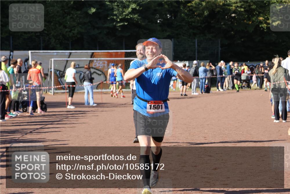 27.09.2026 - 35. Volkslauf durch das schöne Alstertal Strokosch-Dieckow http://msf.ph/oto/10585172 27.09.2026 11:47:49 Ziel 1479, 1501 meine-sportfotos.de