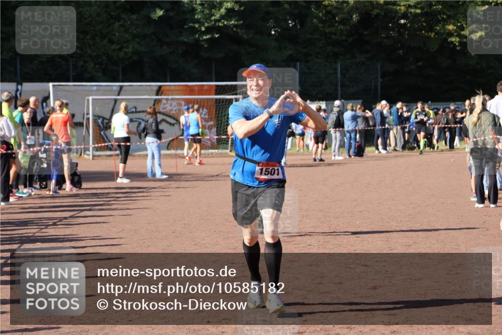27.09.2026 - 35. Volkslauf durch das schöne Alstertal Strokosch-Dieckow http://msf.ph/oto/10585182 27.09.2026 11:47:49 Ziel 1479, 1501 meine-sportfotos.de