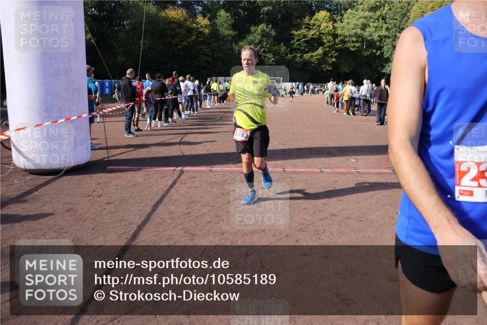 27.09.2026 - 35. Volkslauf durch das schöne Alstertal Strokosch-Dieckow http://msf.ph/oto/10585189 27.09.2026 11:49:33 Ziel 1487, 1493, 2363, 3175 meine-sportfotos.de