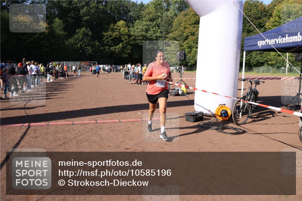 27.09.2026 - 35. Volkslauf durch das schöne Alstertal Strokosch-Dieckow http://msf.ph/oto/10585196 27.09.2026 11:47:44 Ziel 1479, 1501, 3319 meine-sportfotos.de