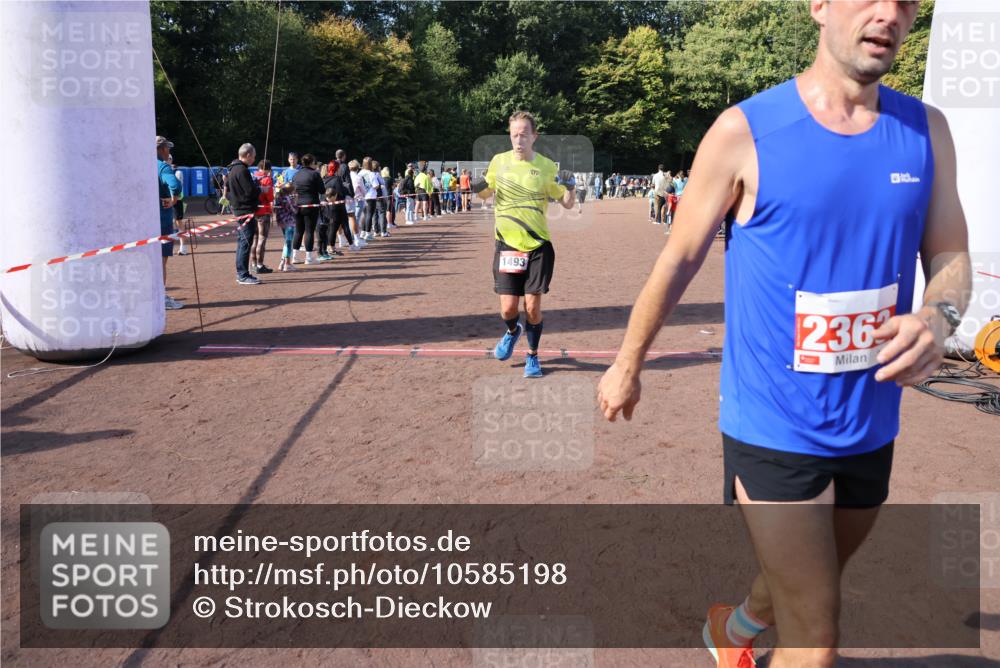 27.09.2026 - 35. Volkslauf durch das schöne Alstertal Strokosch-Dieckow http://msf.ph/oto/10585198 27.09.2026 11:49:33 Ziel 1487, 1493, 2363, 3175 meine-sportfotos.de
