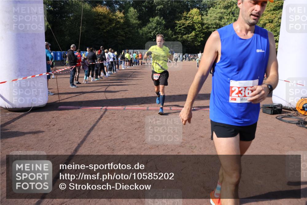 27.09.2026 - 35. Volkslauf durch das schöne Alstertal Strokosch-Dieckow http://msf.ph/oto/10585202 27.09.2026 11:49:33 Ziel 1487, 1493, 2363, 3175 meine-sportfotos.de