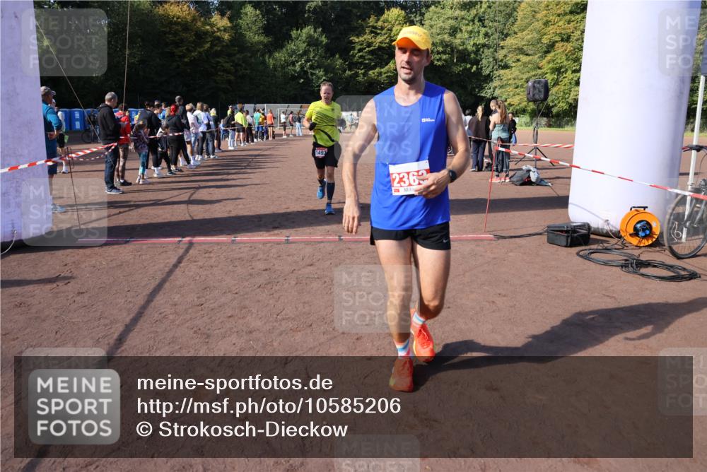 27.09.2026 - 35. Volkslauf durch das schöne Alstertal Strokosch-Dieckow http://msf.ph/oto/10585206 27.09.2026 11:49:32 Ziel 1487, 1493, 2363, 3175, 3248 meine-sportfotos.de