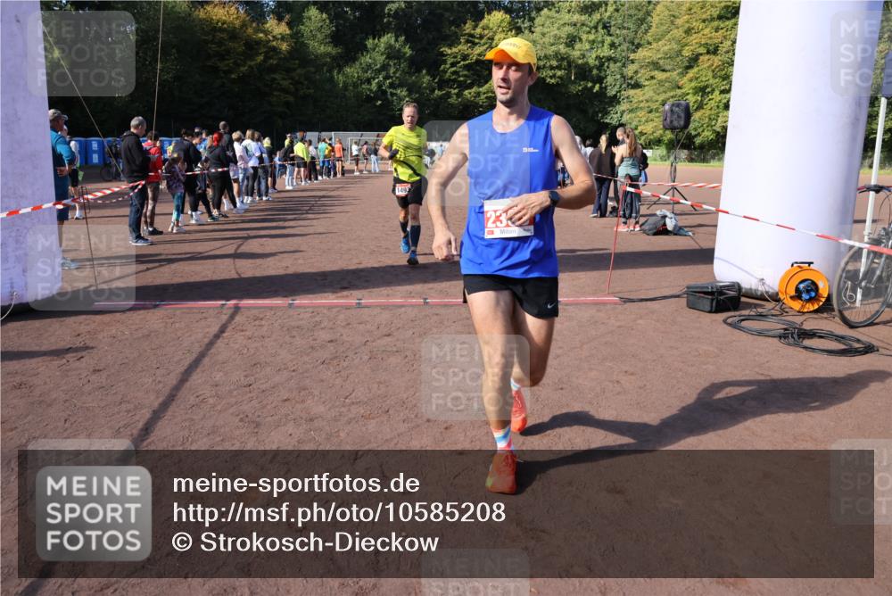 27.09.2026 - 35. Volkslauf durch das schöne Alstertal Strokosch-Dieckow http://msf.ph/oto/10585208 27.09.2026 11:49:32 Ziel 1487, 1493, 2363, 3175, 3248 meine-sportfotos.de