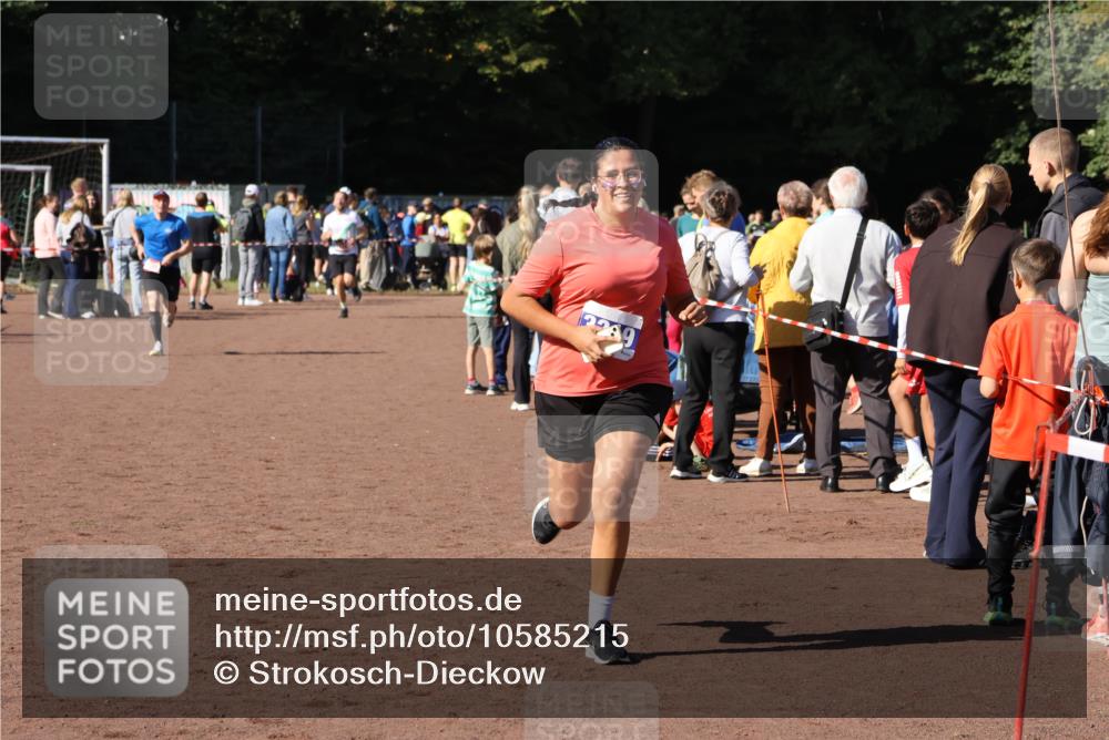 27.09.2026 - 35. Volkslauf durch das schöne Alstertal Strokosch-Dieckow http://msf.ph/oto/10585215 27.09.2026 11:47:42 Ziel 1501, 3319 meine-sportfotos.de