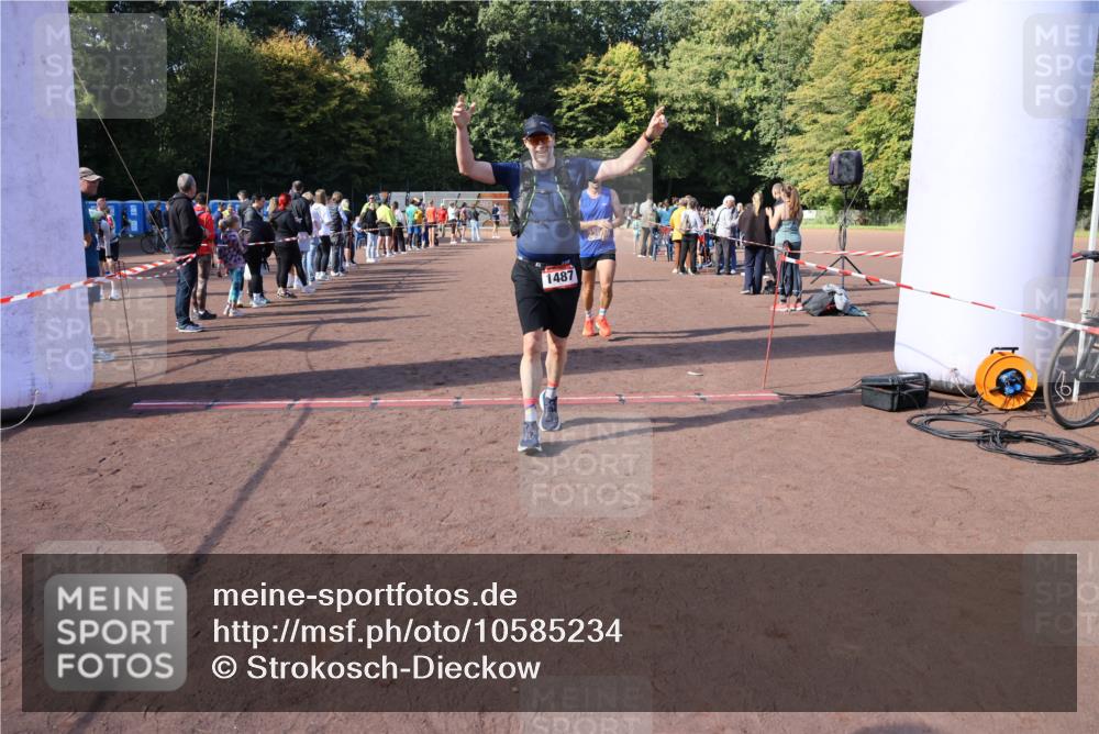 27.09.2026 - 35. Volkslauf durch das schöne Alstertal Strokosch-Dieckow http://msf.ph/oto/10585234 27.09.2026 11:49:30 Ziel 1009, 1487, 1493, 2363, 3248 meine-sportfotos.de