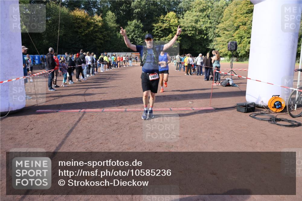 27.09.2026 - 35. Volkslauf durch das schöne Alstertal Strokosch-Dieckow http://msf.ph/oto/10585236 27.09.2026 11:49:30 Ziel 1009, 1487, 1493, 2363, 3248 meine-sportfotos.de