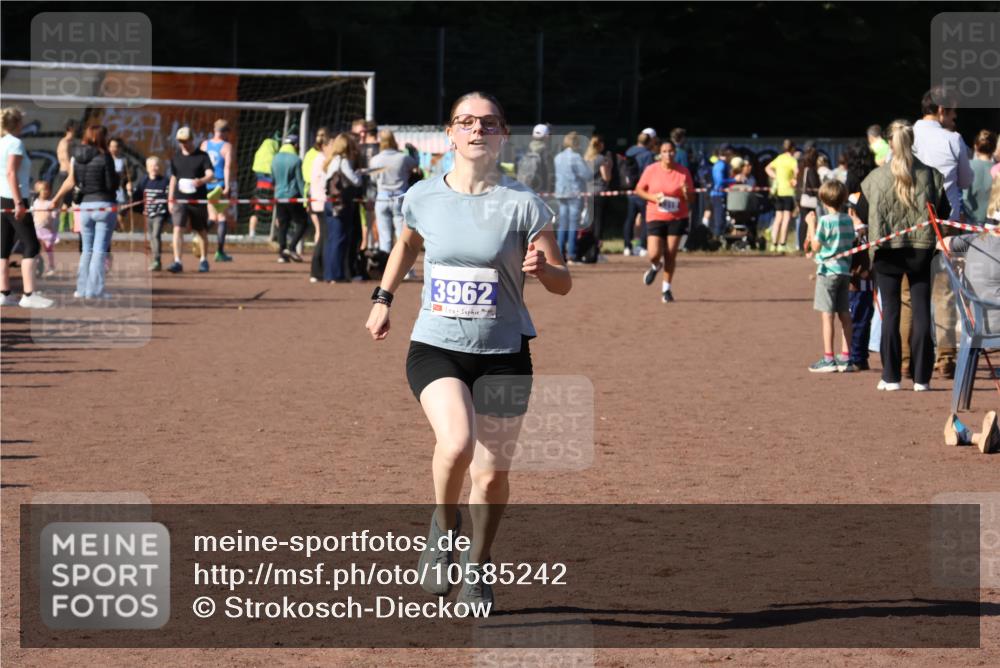 27.09.2026 - 35. Volkslauf durch das schöne Alstertal Strokosch-Dieckow http://msf.ph/oto/10585242 27.09.2026 11:47:32 Ziel 3962 meine-sportfotos.de