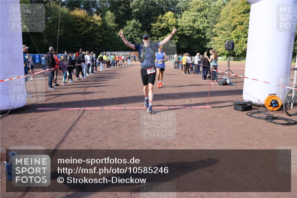 27.09.2026 - 35. Volkslauf durch das schöne Alstertal Strokosch-Dieckow http://msf.ph/oto/10585246 27.09.2026 11:49:29 Ziel 1009, 1475, 1487, 1493, 2363, 3248 meine-sportfotos.de