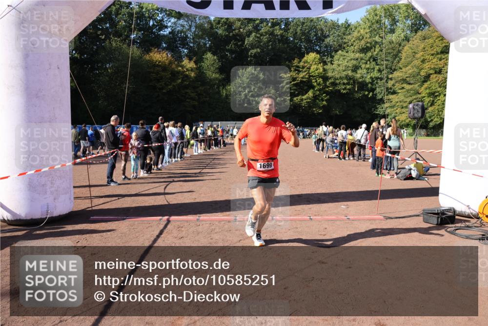 27.09.2026 - 35. Volkslauf durch das schöne Alstertal Strokosch-Dieckow http://msf.ph/oto/10585251 27.09.2026 11:47:20 Ziel 1699 meine-sportfotos.de