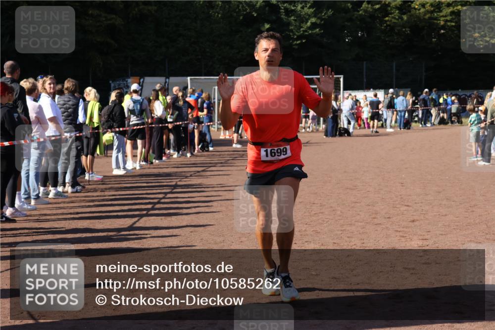 27.09.2026 - 35. Volkslauf durch das schöne Alstertal Strokosch-Dieckow http://msf.ph/oto/10585262 27.09.2026 11:47:19 Ziel 1511, 1699 meine-sportfotos.de