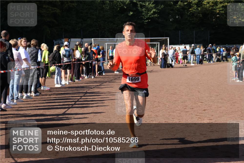 27.09.2026 - 35. Volkslauf durch das schöne Alstertal Strokosch-Dieckow http://msf.ph/oto/10585266 27.09.2026 11:47:19 Ziel 1511, 1699 meine-sportfotos.de