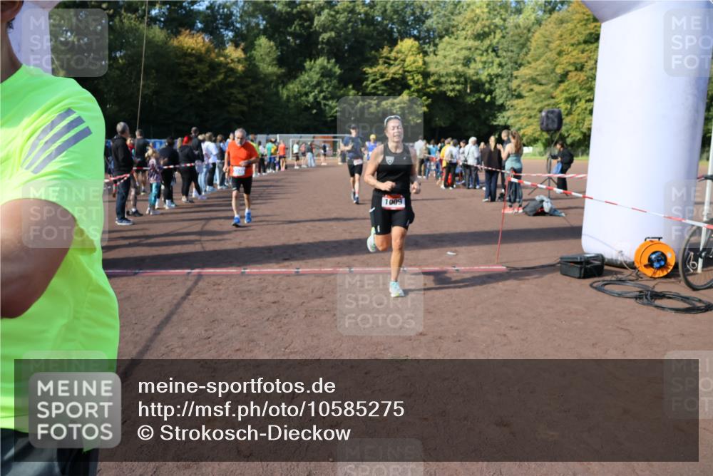 27.09.2026 - 35. Volkslauf durch das schöne Alstertal Strokosch-Dieckow http://msf.ph/oto/10585275 27.09.2026 11:49:27 Ziel 1009, 1475, 1487, 1493, 2363, 3248 meine-sportfotos.de