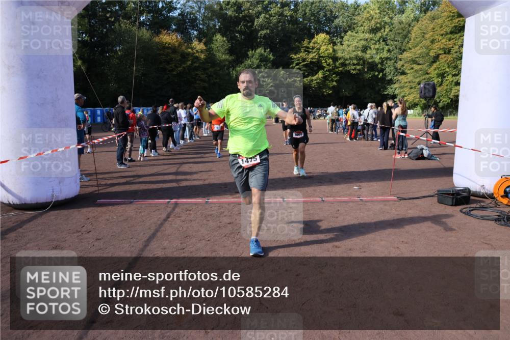 27.09.2026 - 35. Volkslauf durch das schöne Alstertal Strokosch-Dieckow http://msf.ph/oto/10585284 27.09.2026 11:49:26 Ziel 1009, 1475, 1487, 1493, 2363, 3248 meine-sportfotos.de