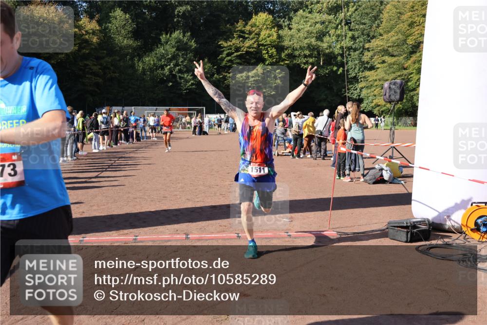 27.09.2026 - 35. Volkslauf durch das schöne Alstertal Strokosch-Dieckow http://msf.ph/oto/10585289 27.09.2026 11:47:15 Ziel 1473, 1511, 1699, 2101, 3392 meine-sportfotos.de