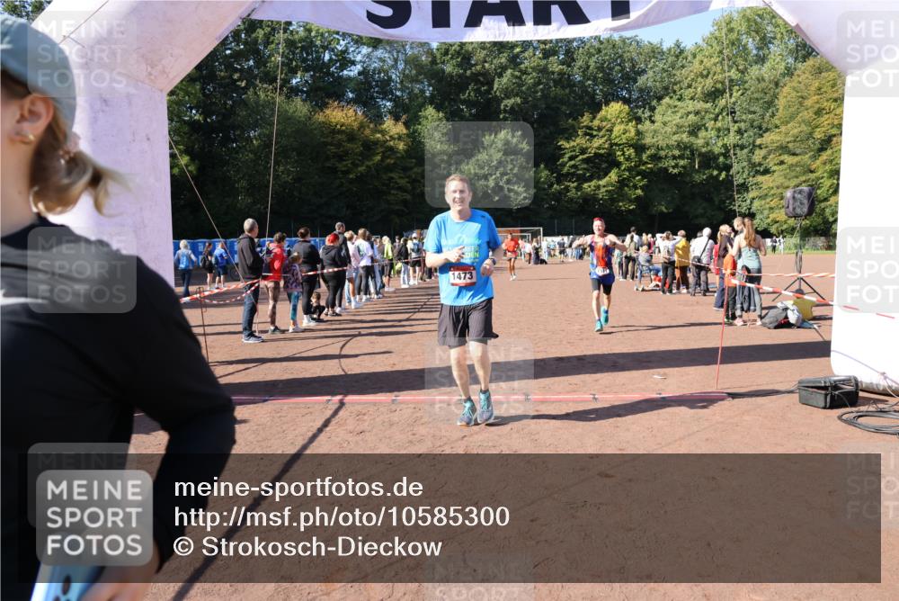 27.09.2026 - 35. Volkslauf durch das schöne Alstertal Strokosch-Dieckow http://msf.ph/oto/10585300 27.09.2026 11:47:14 Ziel 1473, 1511, 1699, 2101, 3392 meine-sportfotos.de