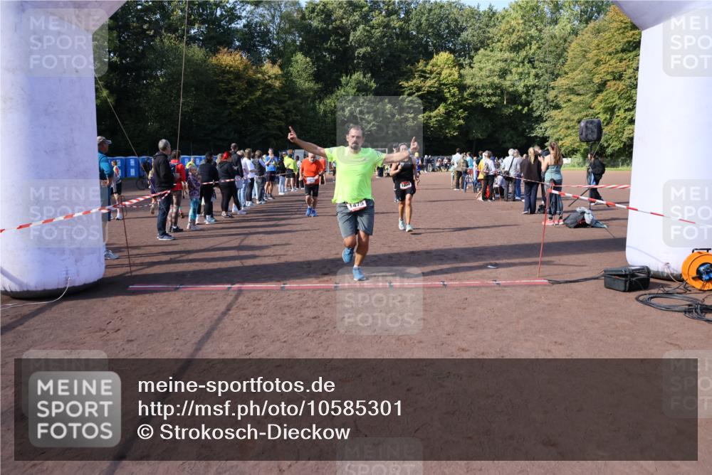27.09.2026 - 35. Volkslauf durch das schöne Alstertal Strokosch-Dieckow http://msf.ph/oto/10585301 27.09.2026 11:49:25 Ziel 1009, 1475, 1487, 1493, 2363, 3248 meine-sportfotos.de