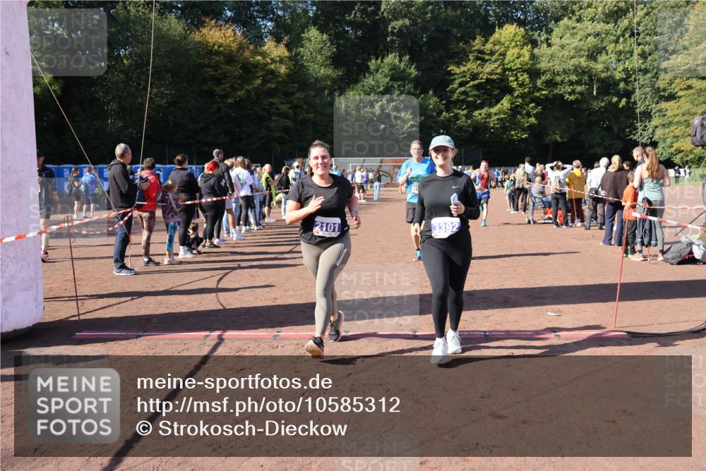 27.09.2026 - 35. Volkslauf durch das schöne Alstertal Strokosch-Dieckow http://msf.ph/oto/10585312 27.09.2026 11:47:12 Ziel 1473, 1511, 1699, 2101, 3392 meine-sportfotos.de