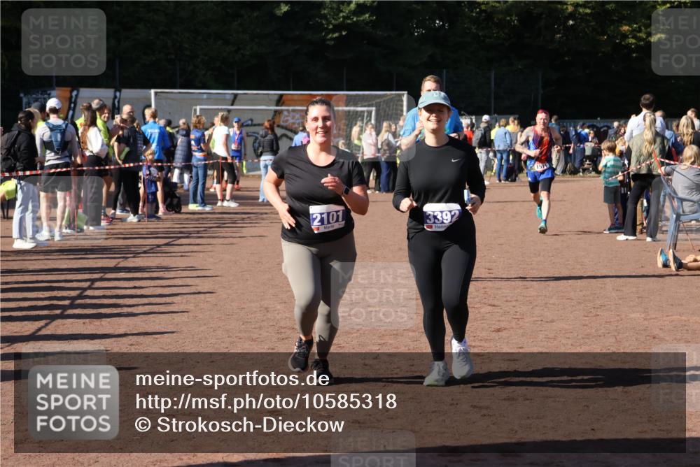 27.09.2026 - 35. Volkslauf durch das schöne Alstertal Strokosch-Dieckow http://msf.ph/oto/10585318 27.09.2026 11:47:10 Ziel 1010, 1473, 1511, 2101, 3392 meine-sportfotos.de