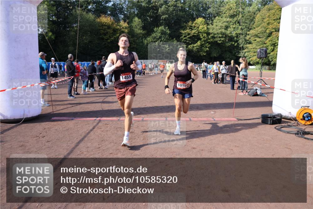 27.09.2026 - 35. Volkslauf durch das schöne Alstertal Strokosch-Dieckow http://msf.ph/oto/10585320 27.09.2026 11:49:20 Ziel 1009, 1018, 1455, 1475, 1503, 2982, 3248 meine-sportfotos.de