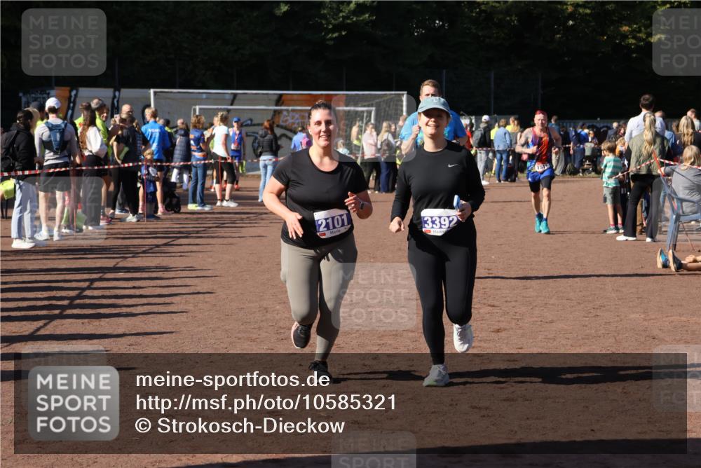 27.09.2026 - 35. Volkslauf durch das schöne Alstertal Strokosch-Dieckow http://msf.ph/oto/10585321 27.09.2026 11:47:10 Ziel 1010, 1473, 1511, 2101, 3392 meine-sportfotos.de