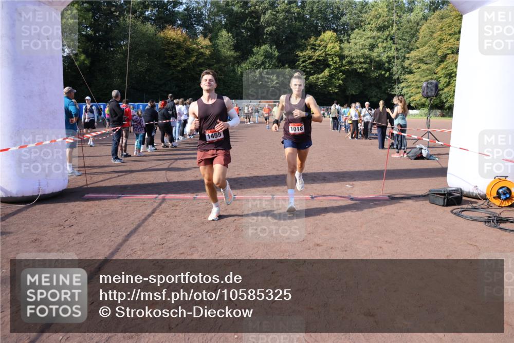 27.09.2026 - 35. Volkslauf durch das schöne Alstertal Strokosch-Dieckow http://msf.ph/oto/10585325 27.09.2026 11:49:20 Ziel 1009, 1018, 1455, 1475, 1503, 2982, 3248 meine-sportfotos.de
