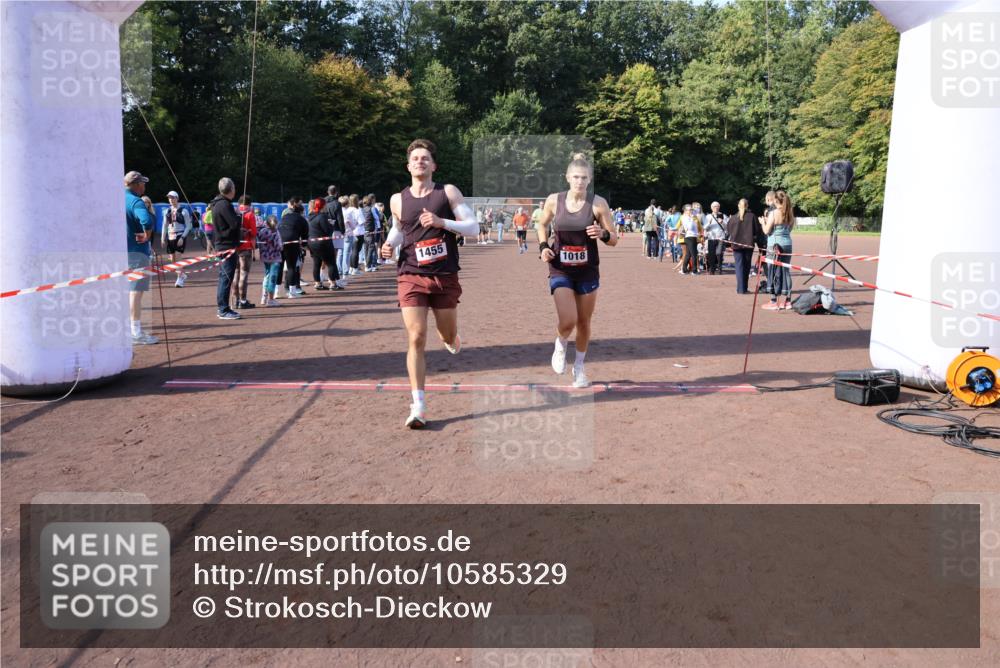 27.09.2026 - 35. Volkslauf durch das schöne Alstertal Strokosch-Dieckow http://msf.ph/oto/10585329 27.09.2026 11:49:20 Ziel 1009, 1018, 1455, 1475, 1503, 2982, 3248 meine-sportfotos.de
