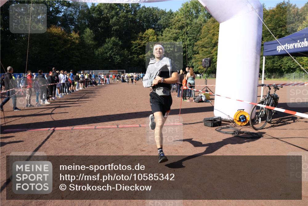 27.09.2026 - 35. Volkslauf durch das schöne Alstertal Strokosch-Dieckow http://msf.ph/oto/10585342 27.09.2026 11:47:00 Ziel 1010, 1734 meine-sportfotos.de