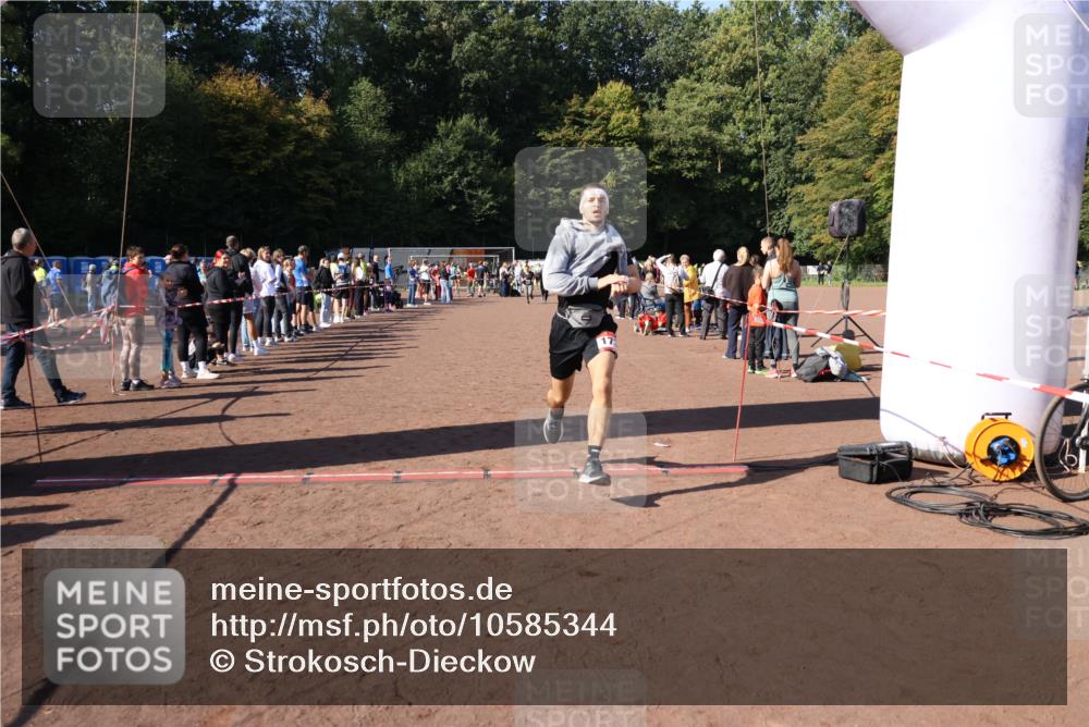 27.09.2026 - 35. Volkslauf durch das schöne Alstertal Strokosch-Dieckow http://msf.ph/oto/10585344 27.09.2026 11:47:00 Ziel 1010, 1734 meine-sportfotos.de