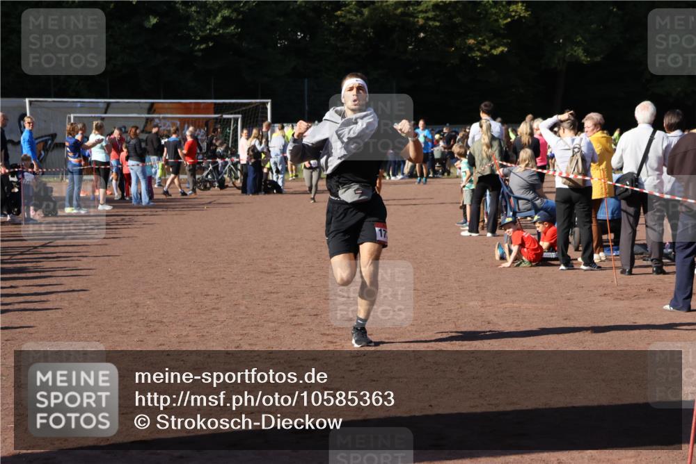 27.09.2026 - 35. Volkslauf durch das schöne Alstertal Strokosch-Dieckow http://msf.ph/oto/10585363 27.09.2026 11:46:58 Ziel 1734 meine-sportfotos.de