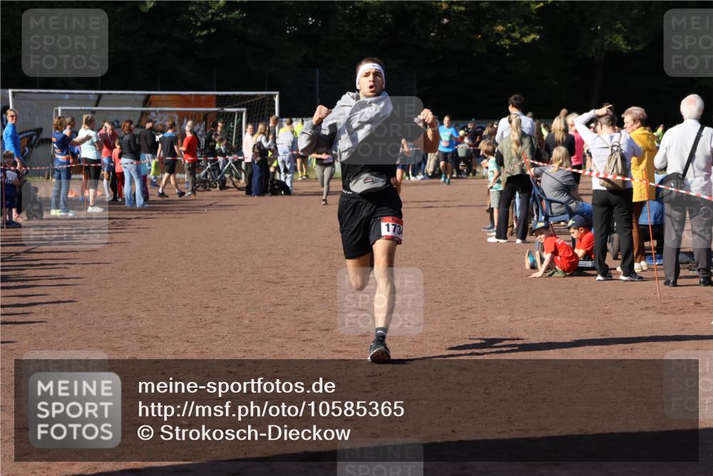 27.09.2026 - 35. Volkslauf durch das schöne Alstertal Strokosch-Dieckow http://msf.ph/oto/10585365 27.09.2026 11:46:58 Ziel 1734 meine-sportfotos.de