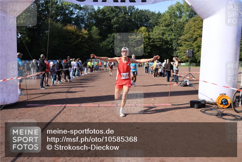 27.09.2026 - 35. Volkslauf durch das schöne Alstertal Strokosch-Dieckow http://msf.ph/oto/10585368 27.09.2026 11:49:17 Ziel 1018, 1455, 1475, 1503, 2982 meine-sportfotos.de
