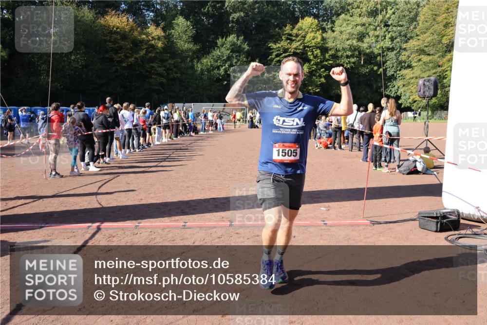 27.09.2026 - 35. Volkslauf durch das schöne Alstertal Strokosch-Dieckow http://msf.ph/oto/10585384 27.09.2026 11:46:53 Ziel 1505, 1734 meine-sportfotos.de